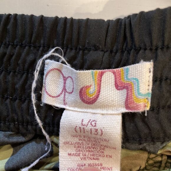 OP pacific, camo plus ruffle shorts, size Junior large - Picture 4 of 7